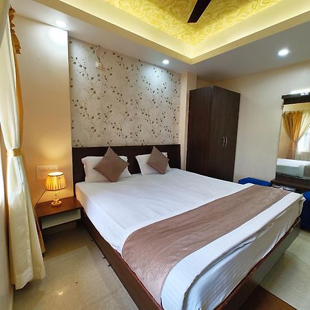 "Hotel Aradhya Puri"- Luxur- Room With Sea-View - Prime Location With Parking Facilities - Best Hotel In بوري المظهر الخارجي الصورة