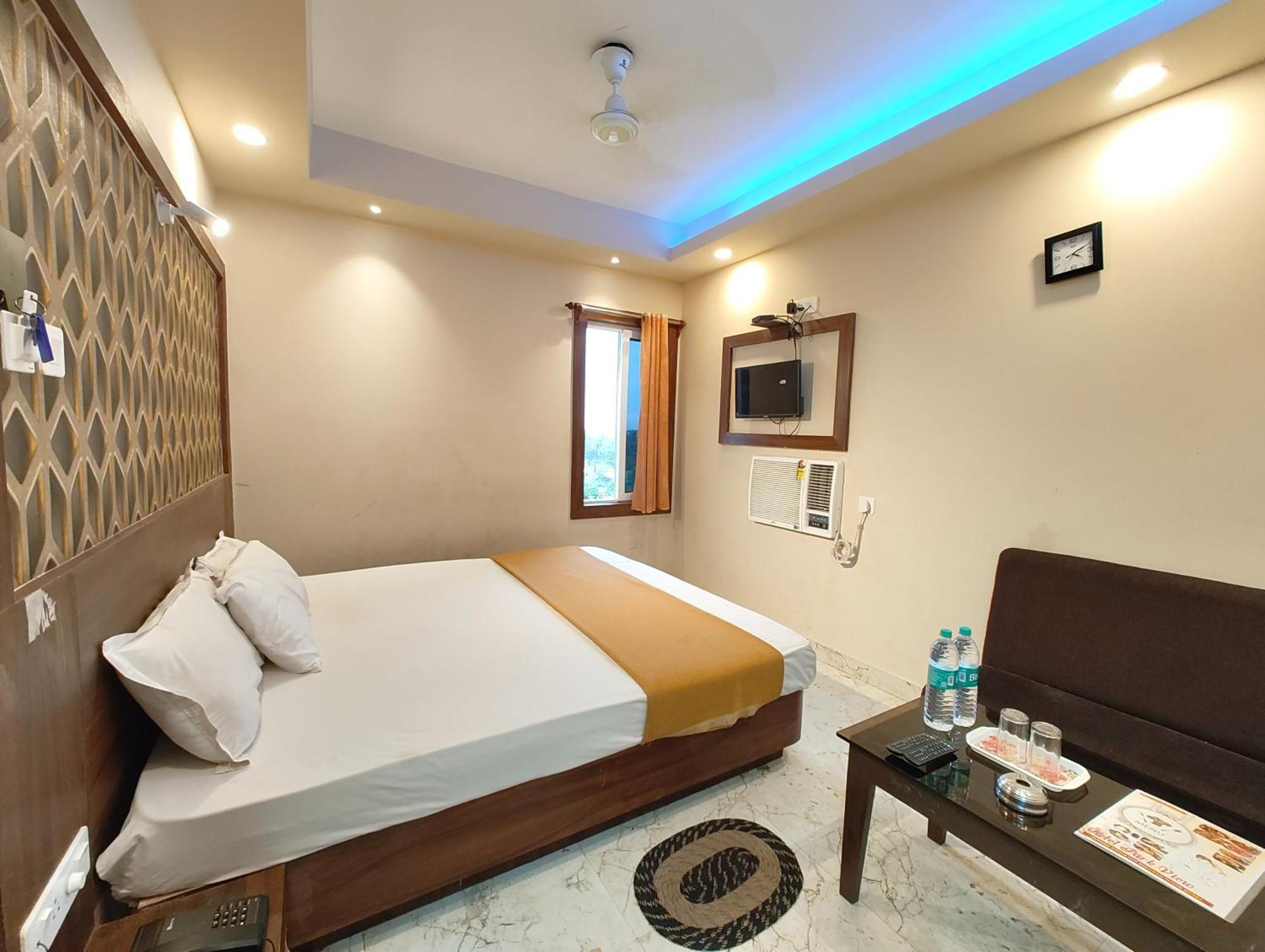 "Hotel Aradhya Puri"- Luxur- Room With Sea-View - Prime Location With Parking Facilities - Best Hotel In بوري المظهر الخارجي الصورة