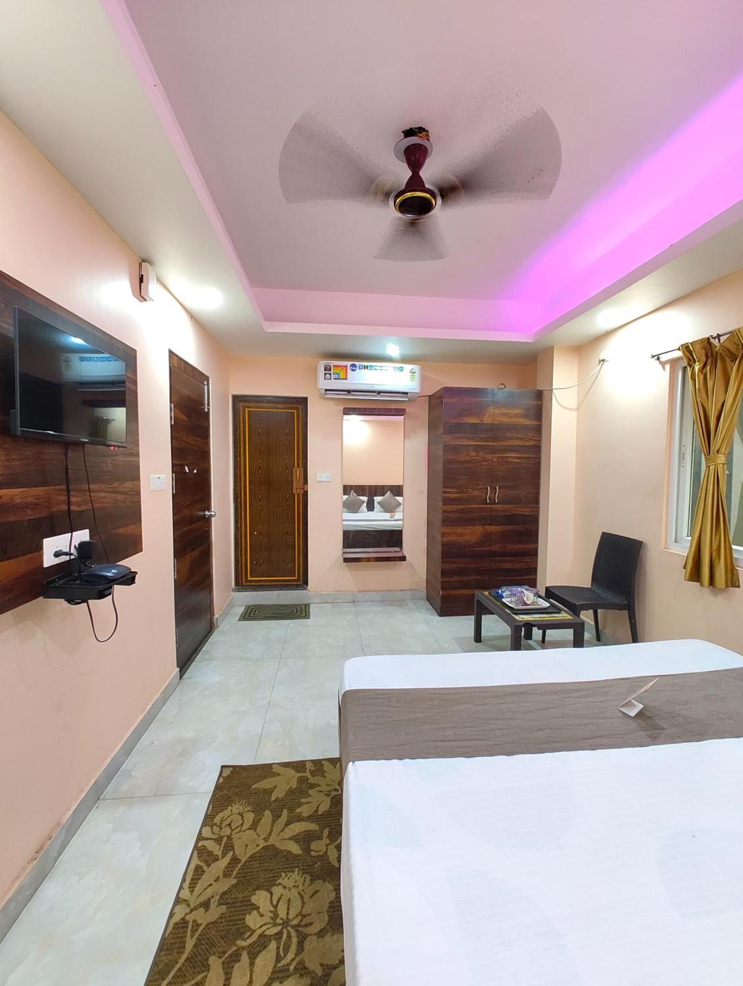 "Hotel Aradhya Puri"- Luxur- Room With Sea-View - Prime Location With Parking Facilities - Best Hotel In بوري المظهر الخارجي الصورة