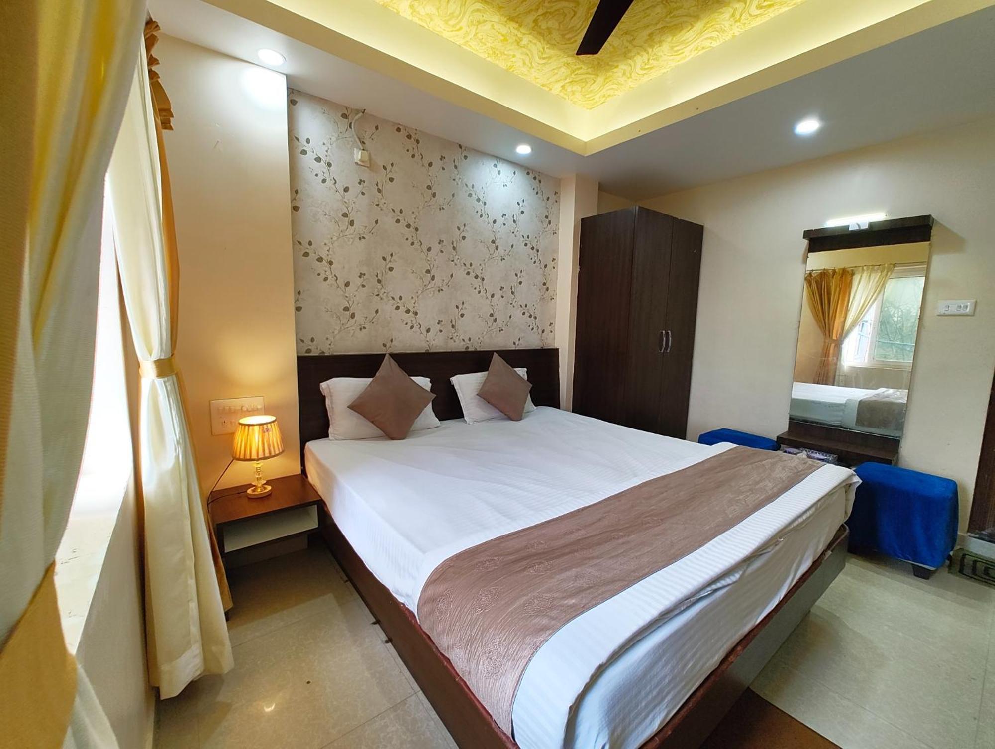 "Hotel Aradhya Puri"- Luxur- Room With Sea-View - Prime Location With Parking Facilities - Best Hotel In بوري المظهر الخارجي الصورة