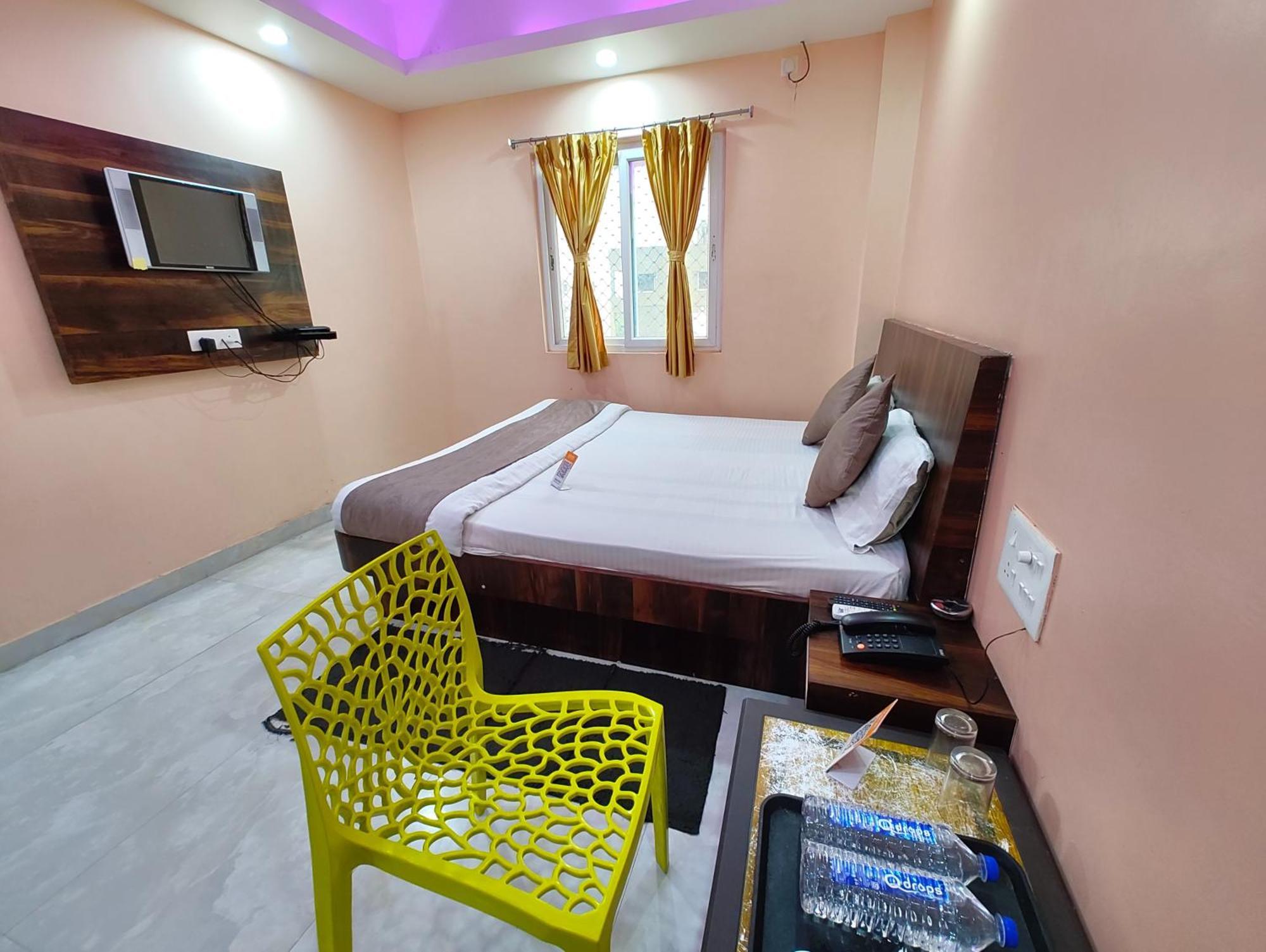 "Hotel Aradhya Puri"- Luxur- Room With Sea-View - Prime Location With Parking Facilities - Best Hotel In بوري المظهر الخارجي الصورة