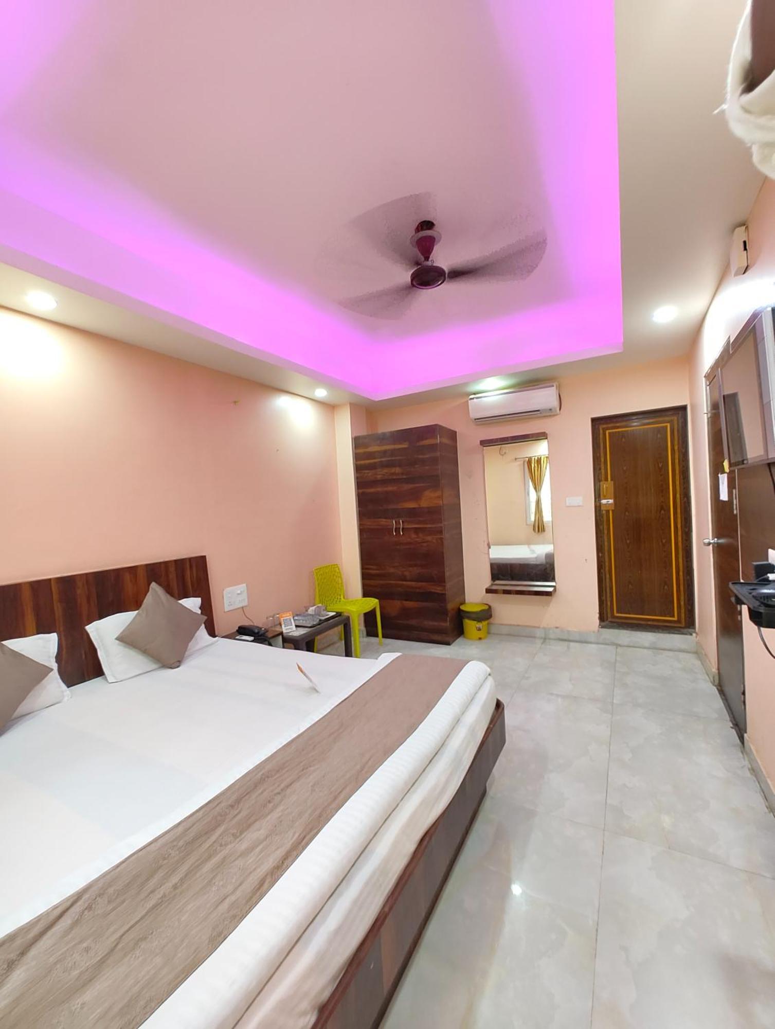 "Hotel Aradhya Puri"- Luxur- Room With Sea-View - Prime Location With Parking Facilities - Best Hotel In بوري المظهر الخارجي الصورة