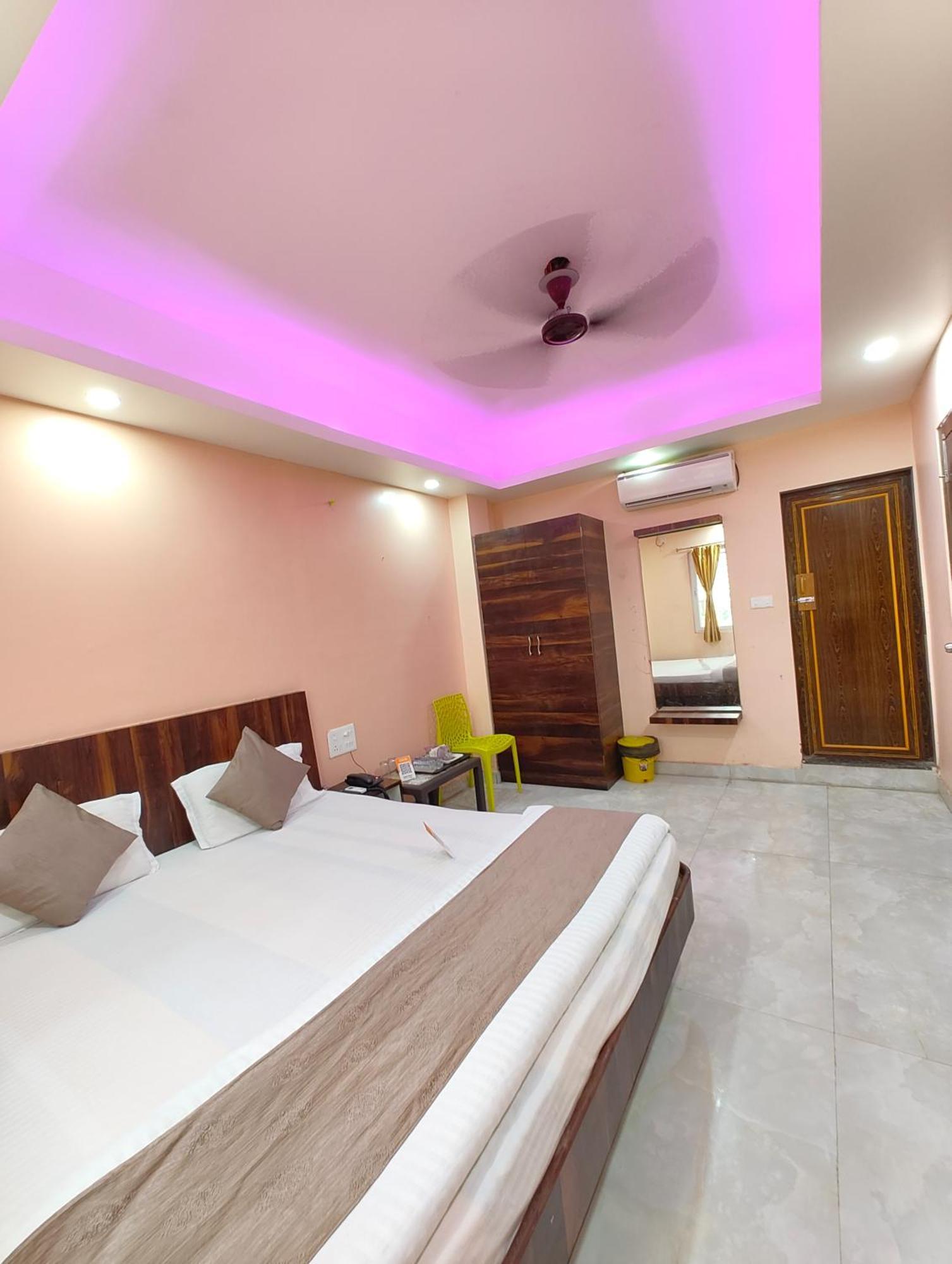 "Hotel Aradhya Puri"- Luxur- Room With Sea-View - Prime Location With Parking Facilities - Best Hotel In بوري المظهر الخارجي الصورة