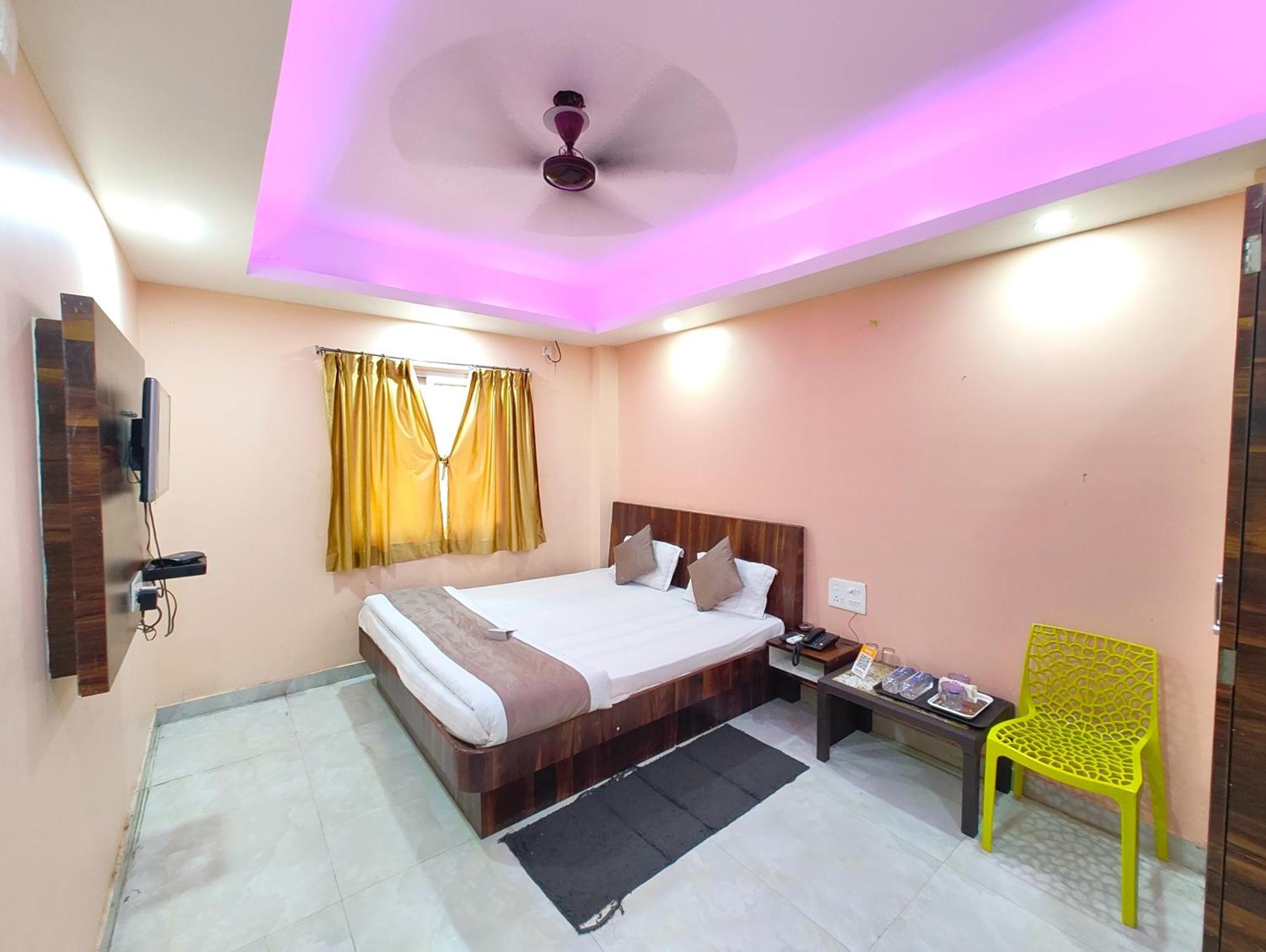 "Hotel Aradhya Puri"- Luxur- Room With Sea-View - Prime Location With Parking Facilities - Best Hotel In بوري المظهر الخارجي الصورة