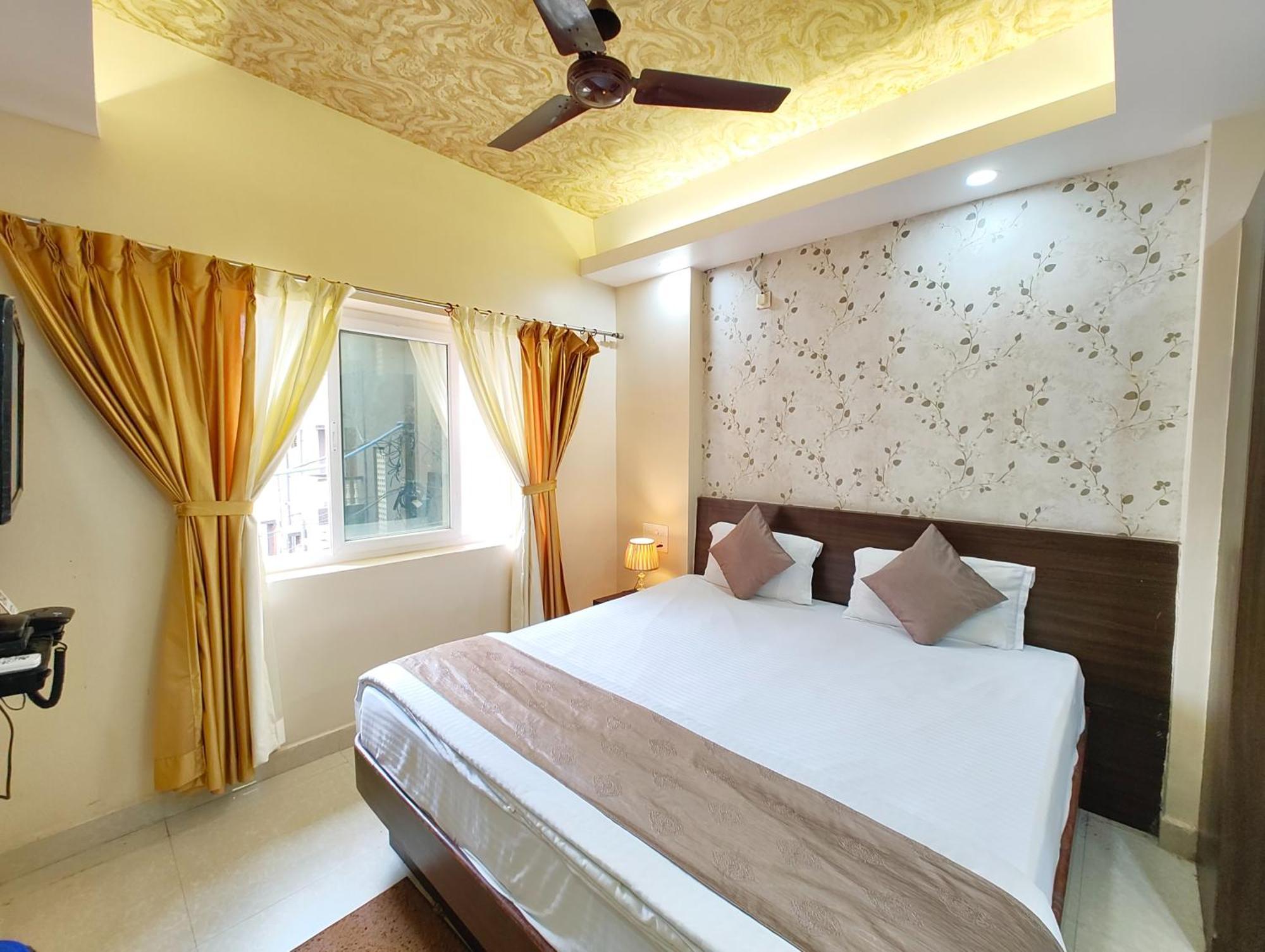 "Hotel Aradhya Puri"- Luxur- Room With Sea-View - Prime Location With Parking Facilities - Best Hotel In بوري المظهر الخارجي الصورة