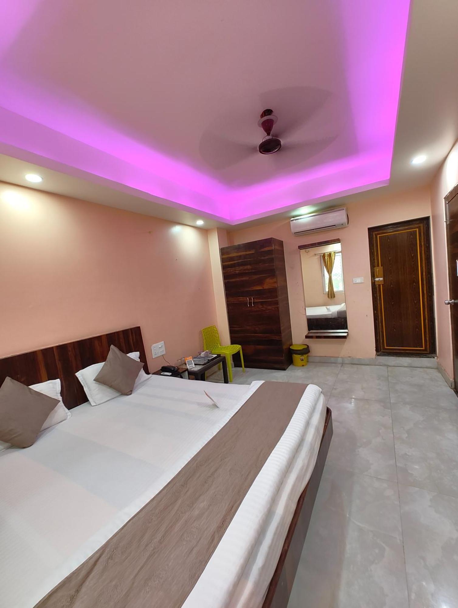 "Hotel Aradhya Puri"- Luxur- Room With Sea-View - Prime Location With Parking Facilities - Best Hotel In بوري المظهر الخارجي الصورة