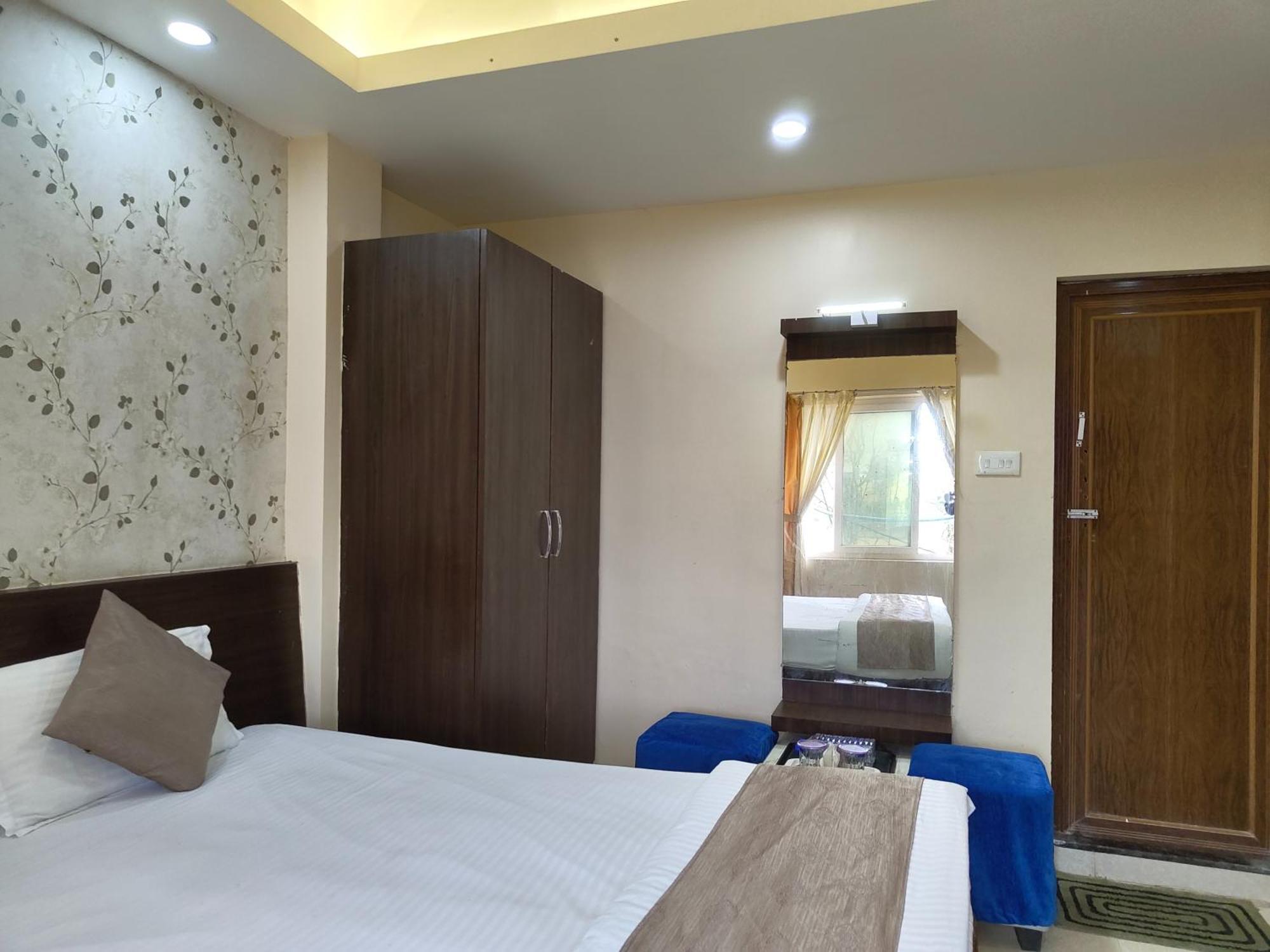 "Hotel Aradhya Puri"- Luxur- Room With Sea-View - Prime Location With Parking Facilities - Best Hotel In بوري المظهر الخارجي الصورة