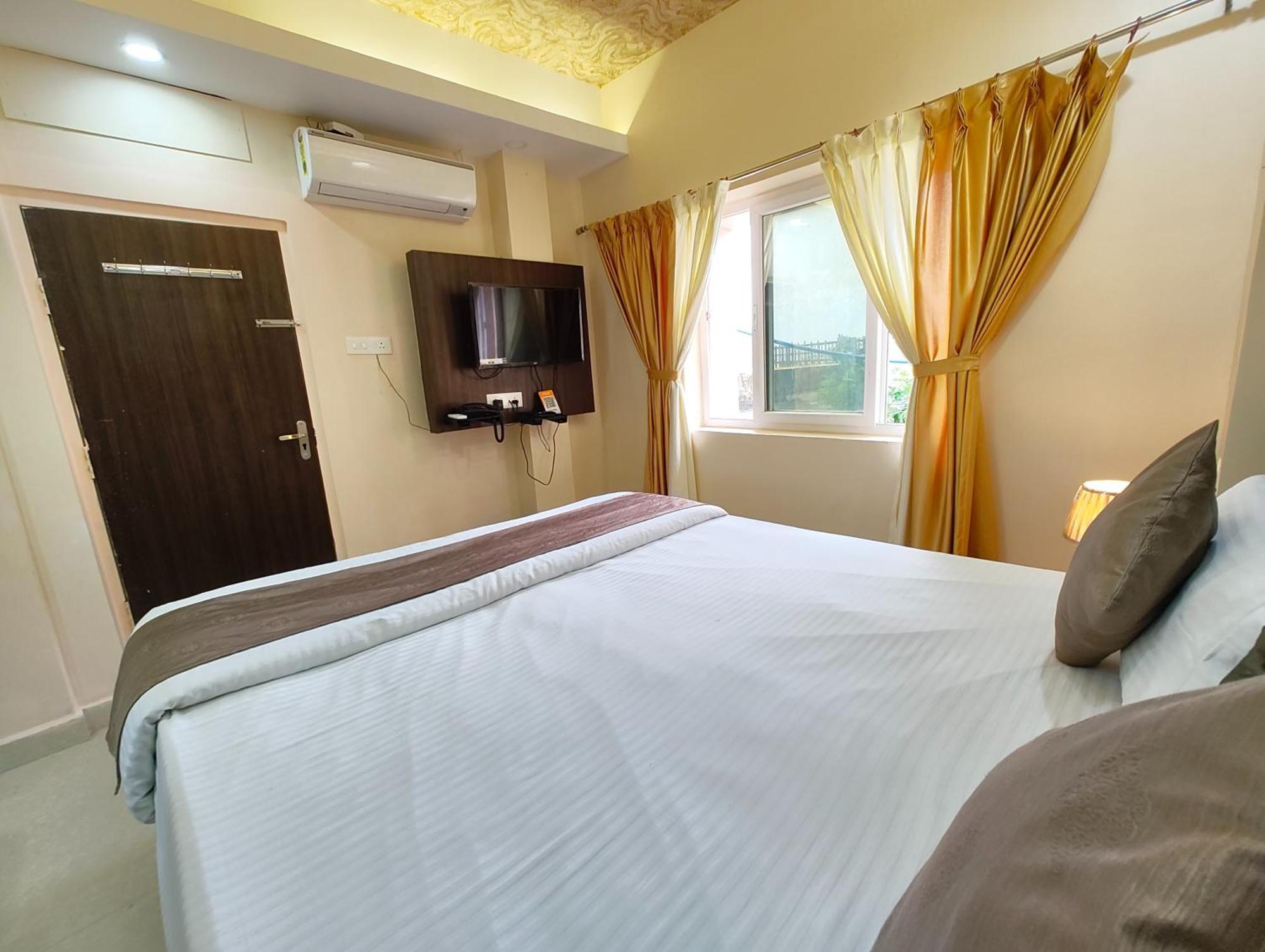 "Hotel Aradhya Puri"- Luxur- Room With Sea-View - Prime Location With Parking Facilities - Best Hotel In بوري المظهر الخارجي الصورة