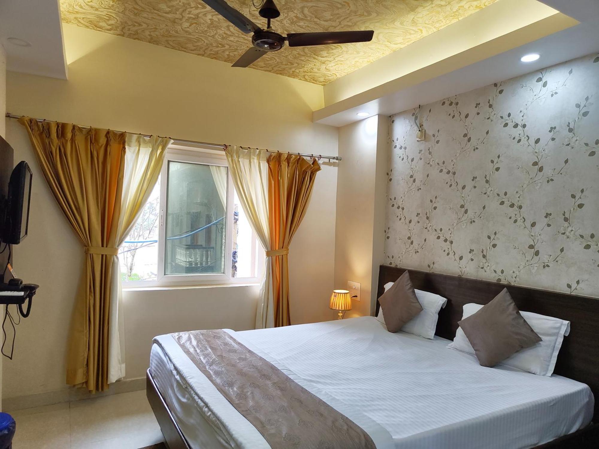 "Hotel Aradhya Puri"- Luxur- Room With Sea-View - Prime Location With Parking Facilities - Best Hotel In بوري المظهر الخارجي الصورة