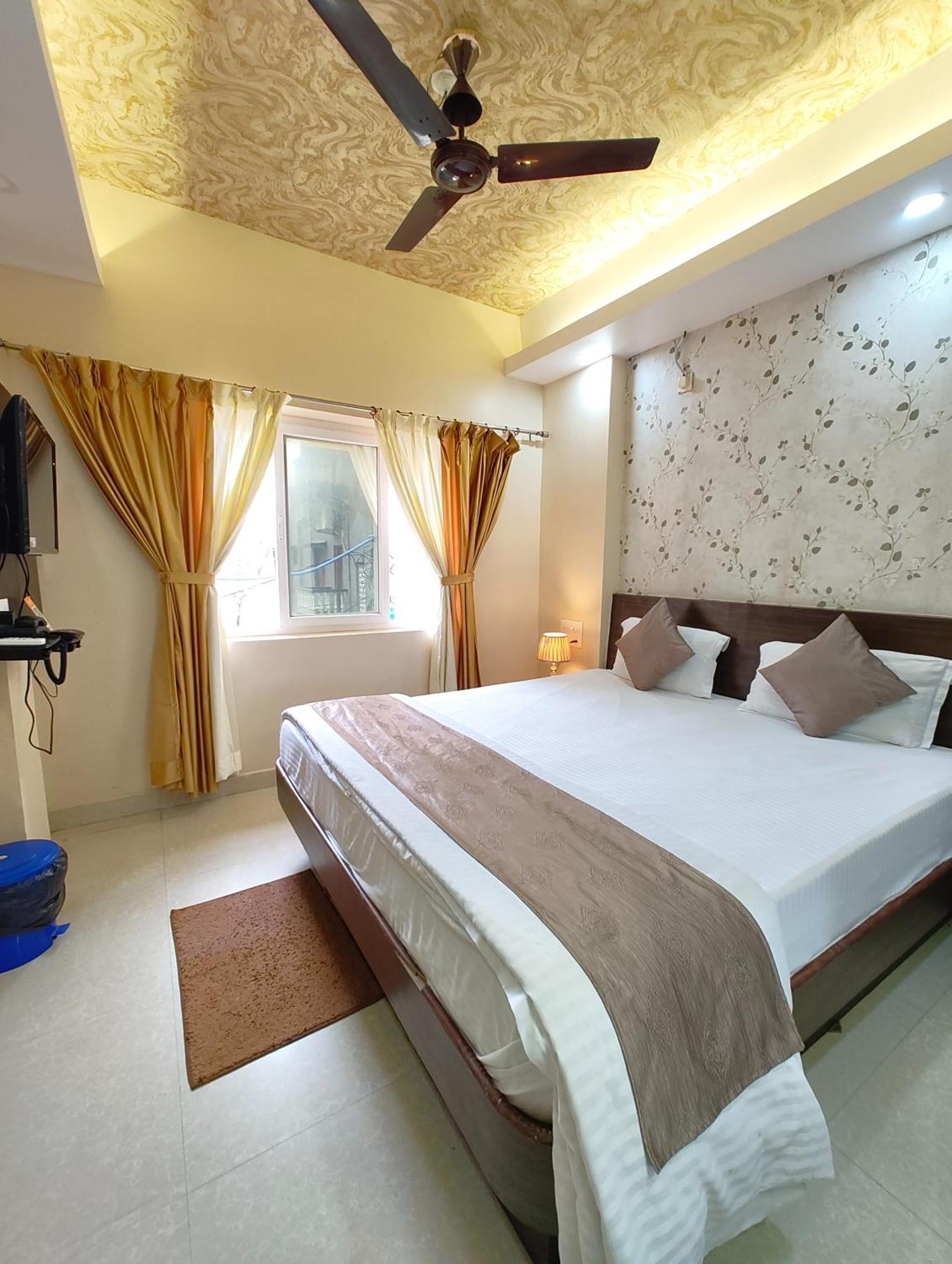 "Hotel Aradhya Puri"- Luxur- Room With Sea-View - Prime Location With Parking Facilities - Best Hotel In بوري المظهر الخارجي الصورة