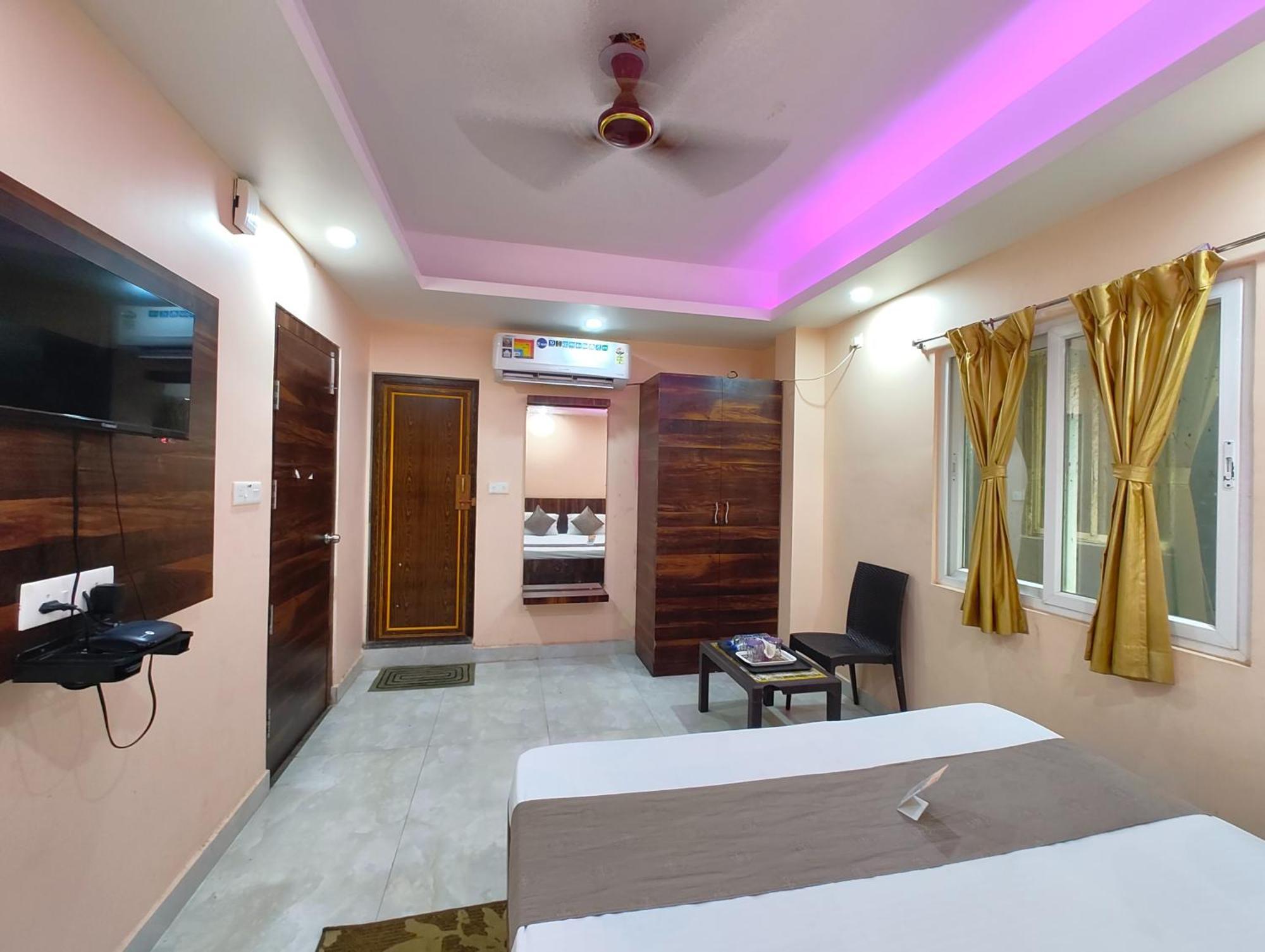 "Hotel Aradhya Puri"- Luxur- Room With Sea-View - Prime Location With Parking Facilities - Best Hotel In بوري المظهر الخارجي الصورة