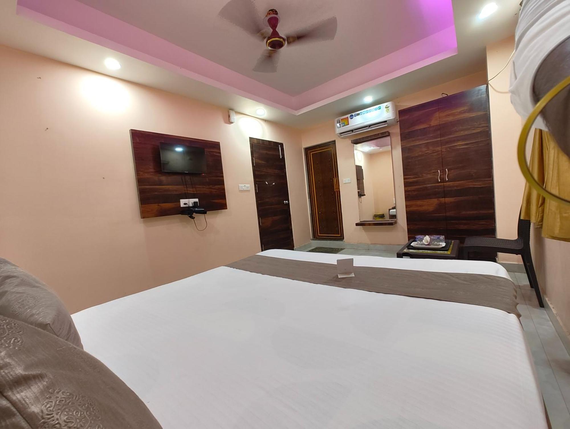 "Hotel Aradhya Puri"- Luxur- Room With Sea-View - Prime Location With Parking Facilities - Best Hotel In بوري المظهر الخارجي الصورة